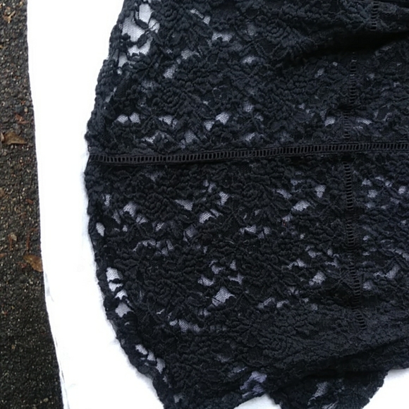 Ladies lace black top - Picture 4 of 5